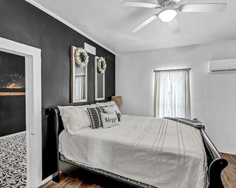 The Ouachita Depot - Mena - Bedroom
