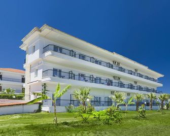 Hilltop - חאניוטיס - בניין