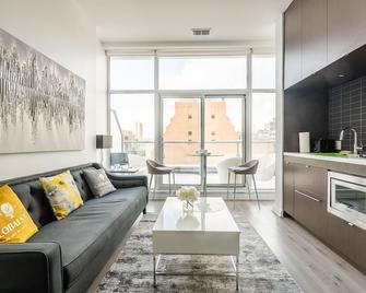 Globalstay Charming Yorkville Condos - Toronto - Living room