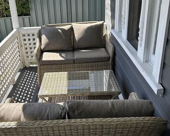 Complimentary welcome basket of goodies - Swansea - Balcón