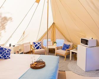 Busselton Villas & Glamping Village - Busselton - Bedroom