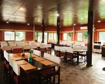 Wild Adventure Resort - Sauraha - Restaurang