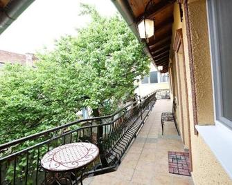 Apartments & Rooms Vienna - Osijek - Balkon