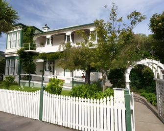 Sussex House Bed And Breakfast - Nelson - Building