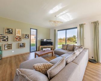 Les 4 Saisons des Violonges - Vue montagne - Neussargues-en-Pinatelle - Living room