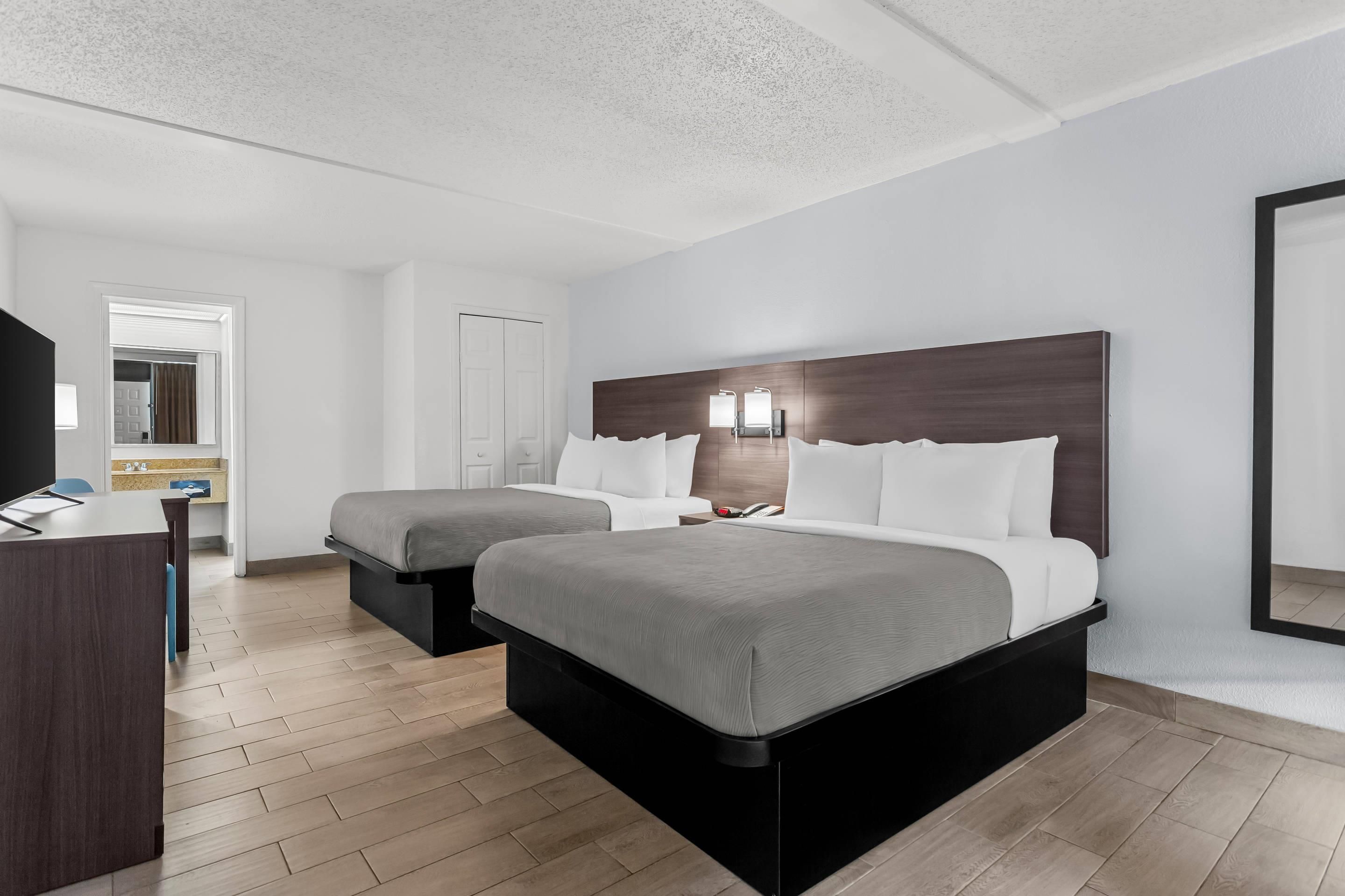 Quality Inn & Suites at Tropicana Field - סנט פיטרסברג - חדר שינה