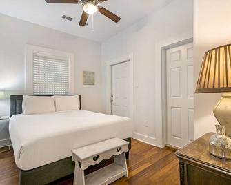 Spacious 5 Bedroom Near Magazine St & Uptown - Nueva Orleans - Habitación