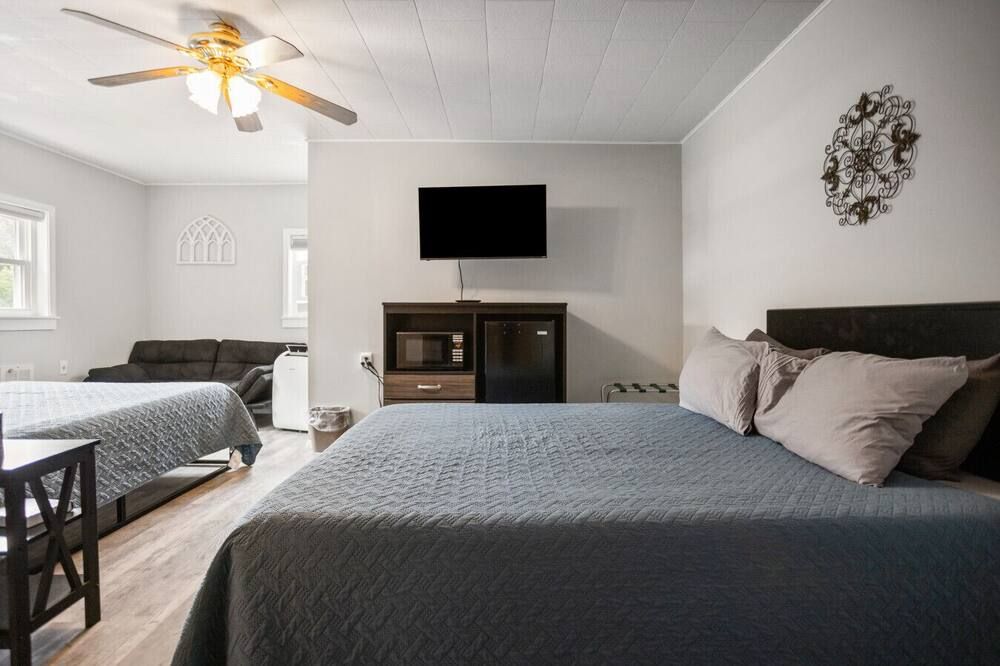 Double Queen Suite w/ Futon | 2mi to Grand Canyon - Wellsboro