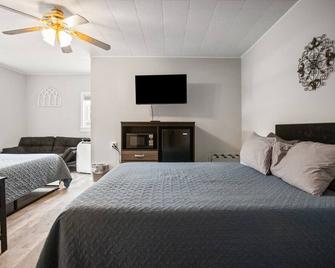 Double Queen Suite w/ Futon | 2mi to Grand Canyon - Wellsboro