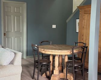 Quaint Mini Cottage in Shepherdstown - Walking Distance - Shepherdstown - Salle à manger