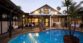 Mount Richmond Hotel - Auckland - Pool