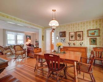 Waterfront Schroon Lake Home with Boat Dock! - Schroon Lake - Dining room