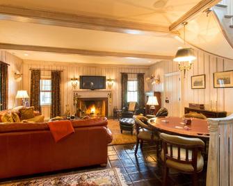 Truly unique stay riverfront cottages w/ pool, beach, gardens and vineyards - King George - Sala de estar
