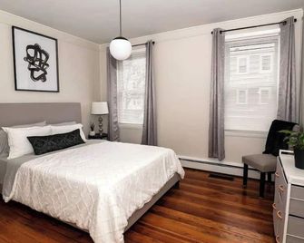 Relaxing & Spacious 2BR in Federal Hill - Providence - Bedroom