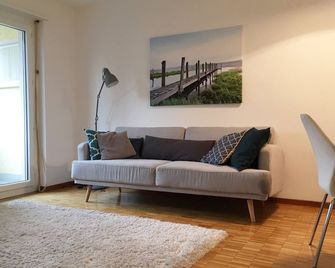 2 rooms with balcony, central, quiet location - Sankt Gallen - Wohnzimmer