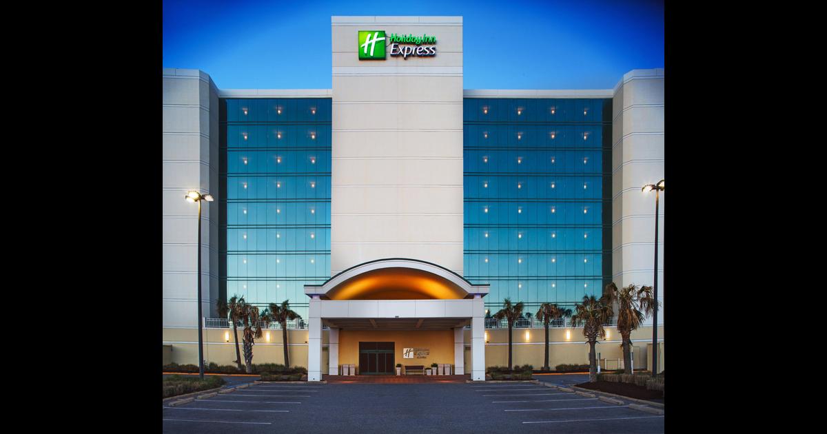 Holiday Inn Express Hotel Suites Va Beach Oceanfront An Ihg Hotel Virginia Beach Va United States Compare Deals