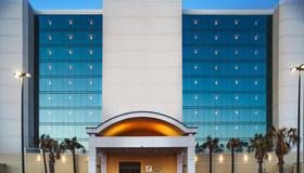 Holiday Inn Express Hotel & Suites Va Beach Oceanfront, An IHG Hotel - Virginia Beach - Toà nhà