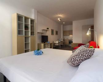 Galleria Roma Apartment - Affitti Brevi Italia - Lecco - Makuuhuone