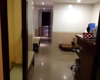 Dra Hotel - Romblon - Pasillo