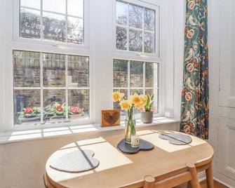4 Pulmans Place - Halifax - Dining room
