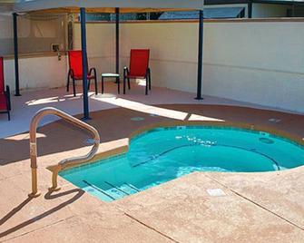 Karmik Health & Wellness Retreat Cottage - Yuma - Pool