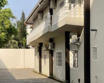 Scarlett Apartments - Monrovia