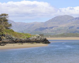 Cuckooland - Porthmadog - Beach