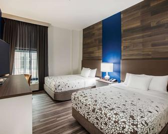 La Quinta Inn & Suites by Wyndham Owasso - Owasso - Schlafzimmer