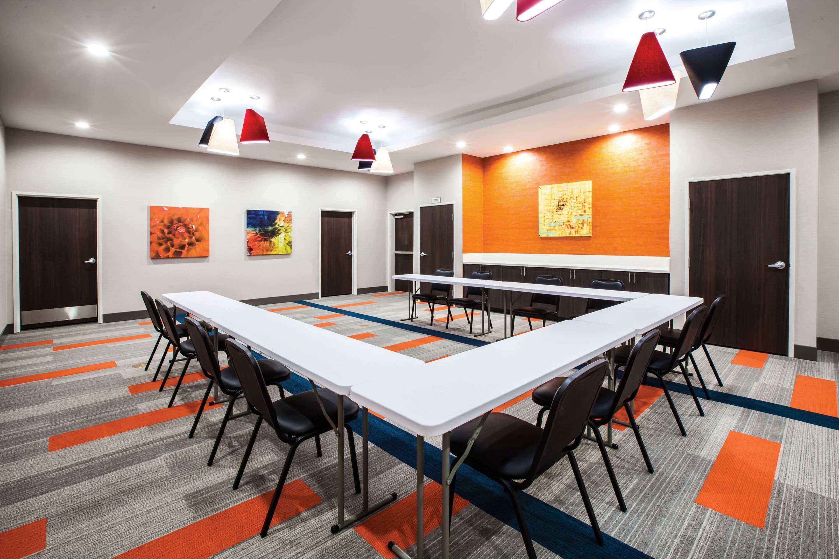 Conference room view of La Quinta Inn & Suites by Wyndham Owasso