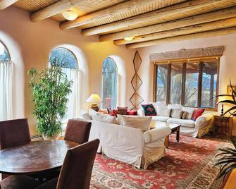 Casa Bella - VIEWS private yard stream gourmet kitchen high speed internet - Arroyo Seco - Living room