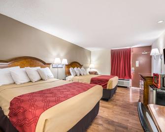 Econo Lodge Inn & Suites Macon - Macon - Bedroom