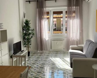 Casa Vacanze D'Aste - Lido di Ostia - Wohnzimmer