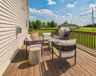 New! Oglesby Vacation Home - Oglesby - Balcony