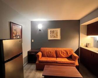 Blisspoint Inn & Suites, Northwood - Northwood - Вітальня