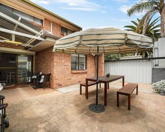 Sapphire by the Sea - Beach Family Modern - Grange - Patio