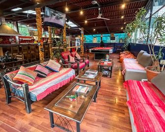 Nativus Hostel Machu Picchu - Machu Picchu - טרקלין