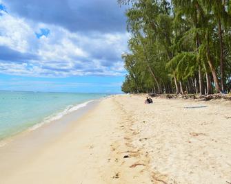 Paradya Beach Apartments - Flic en Flac - Beach