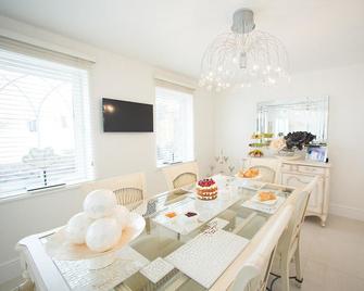 Queen Bee & B - Merthyr Tydfil