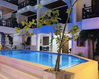 جيوليوس بوراكاي إيتاليان ريزورت - بوراكاي - حوض السباحة