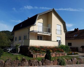 Nice apartment in the Dahner Felsenland - Schönau - Edificio