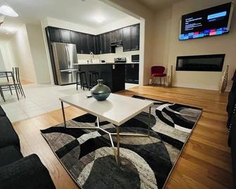 Spacious & Modern 4 Br House - Brantford - Living room