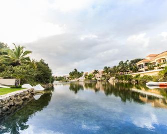 Coral Maya Stay Suites - Puerto Aventuras - Building