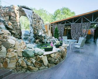 Frant Hotel on Zhukova - וולגוגראד - פטיו