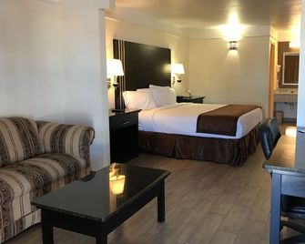 Texas Inn & Suites Pharr/San Juan - פאר - חדר שינה