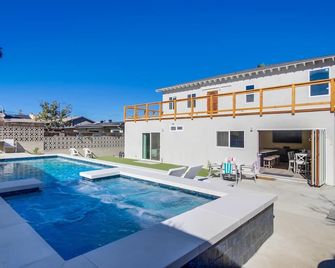 San Diego Luxury Haven with Heated Pool/Hot Tub - San Diego - Pool