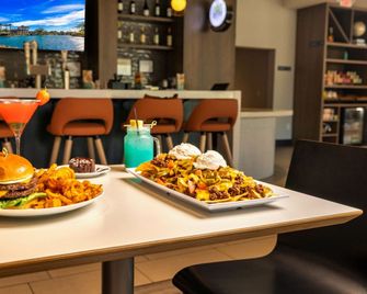 Holiday Inn Chicago – Tinley Park By IHG - Tinley Park - Їжа та напої
