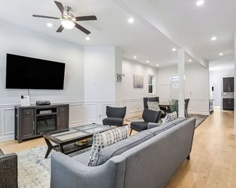 Beautifully Renovated House 10 mins from Downtown - شيكاغو - غرفة معيشة