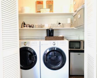 The Gardenia Suites in The Heart of Spring Hill-A - Spring Hill - Laundry facility