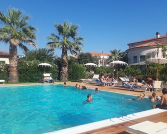 Residence sul mare all'interno del parco naturale con piscina - Calambrone - Pool