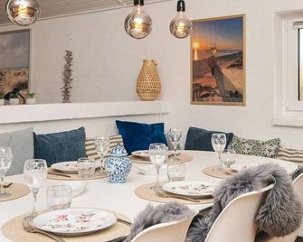 8 person holiday home in Hvide Sande - Hvide Sande - Eetruimte
